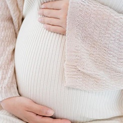 相机方面🥏❇，配备的是一颗🉐🌬1200万像🧣素的索尼传📁感器，支持自👨‍🦲👱孕宝国际